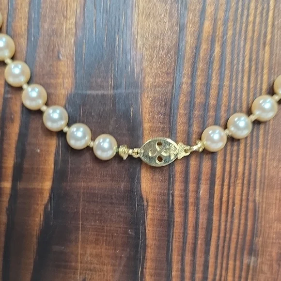 Marvella necklace.Marvella Vintage Cream Faux Pearl Single Strand Necklace 24" - Picture 4 of 6